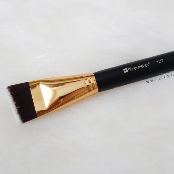 BH #127 Angled Face Shader Brush - Picture 1 of 3